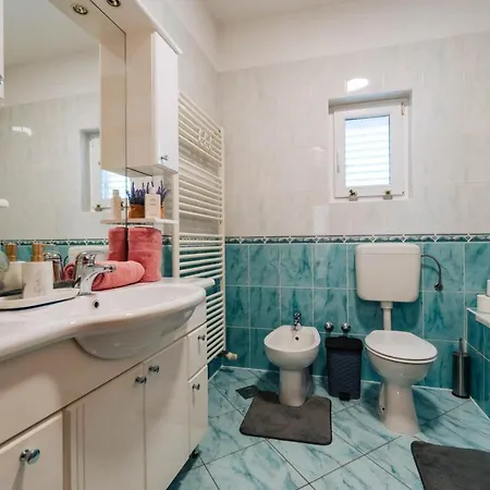 Ana Apartment *